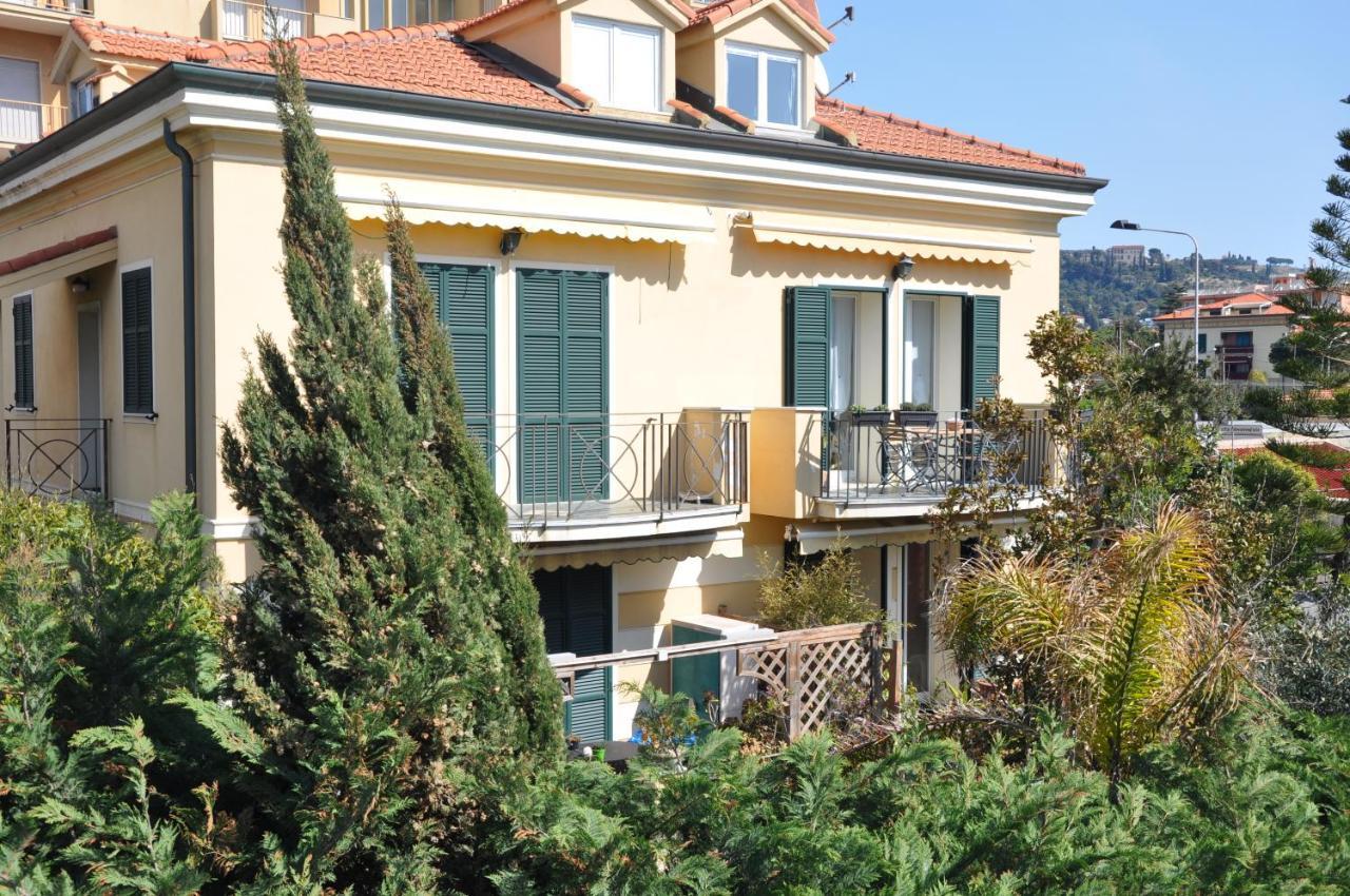 Appartamento Villa Rita A 100 M Dal Mare! Vallecrosia Exteriör bild
