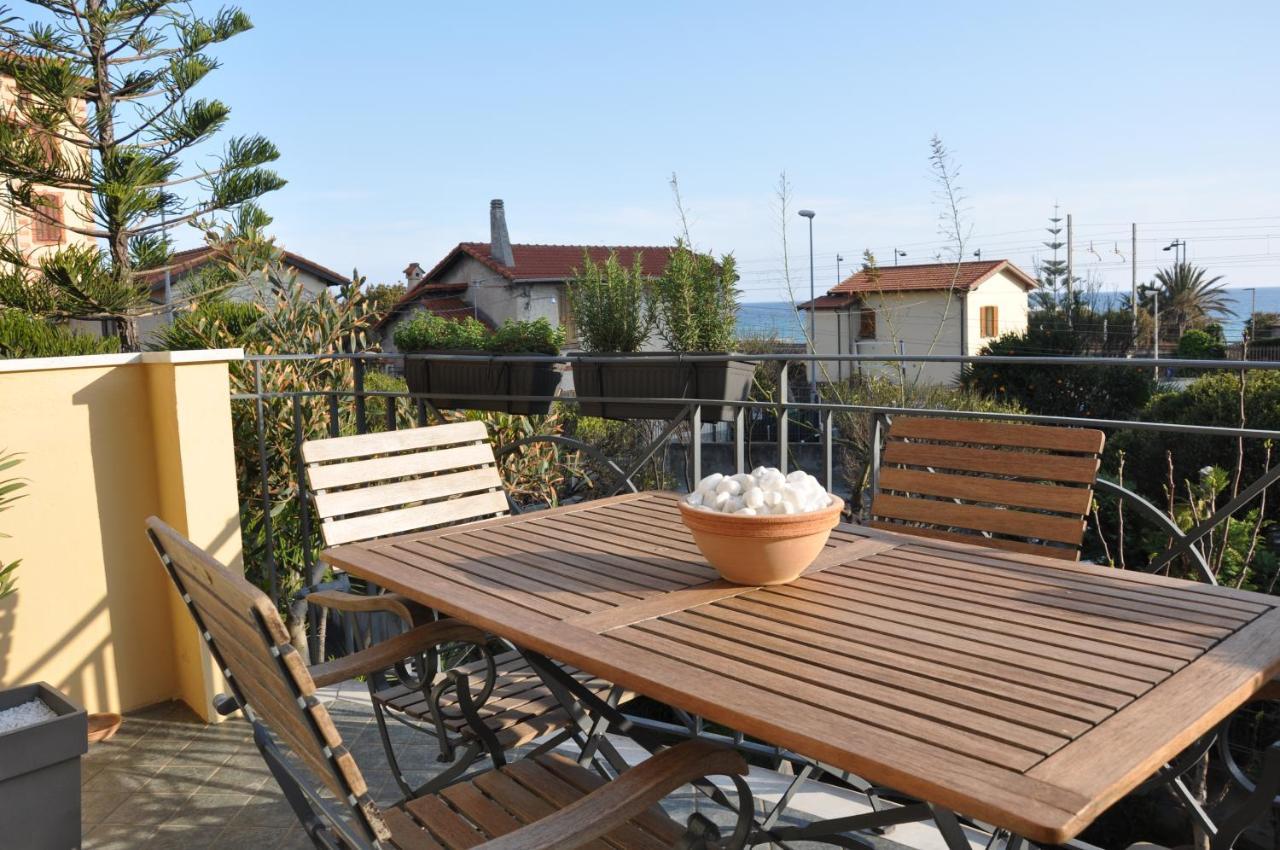 Appartamento Villa Rita A 100 M Dal Mare! Vallecrosia Exteriör bild