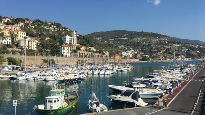 Appartamento Villa Rita A 100 M Dal Mare! Vallecrosia Exteriör bild
